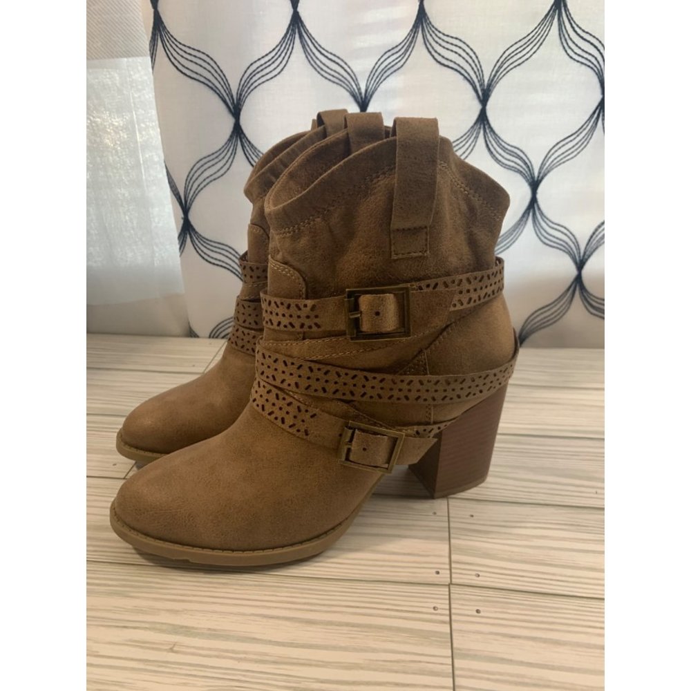 Wallflower Booties
